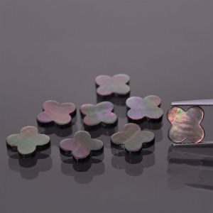 Štvorlístok z čiernej mušle 8x8 MM