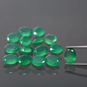 Oválny kameň, kužeľ - zelený achát 6x4 MM