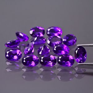 Oválny kameň, kužeľ - ametyst 6x4 MM