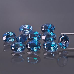 Oválny kameň, kužeľ - London Blue Topás 7x5 MM