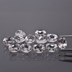 Oválny kameň, kužeľ - Biely Topás 6x4 MM