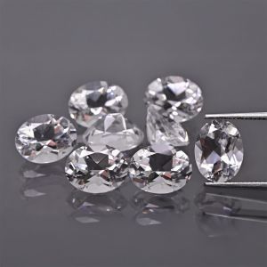 Oválny kameň, kužeľ - Biely Topás 8x6 MM