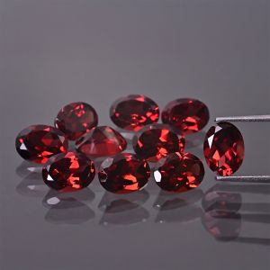 Oválny kameň, kužeľ - Granát 8x6 MM