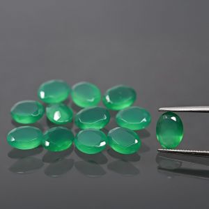 Oválny kameň, kužeľový brus - Zelený achát 7x5 MM