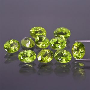 Oválny kameň, kužeľový brus - Peridot 8x6 MM